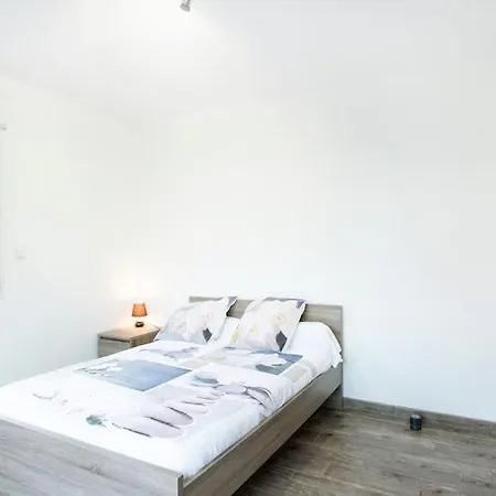 Maison Individuelle Avec Piscine Privative.