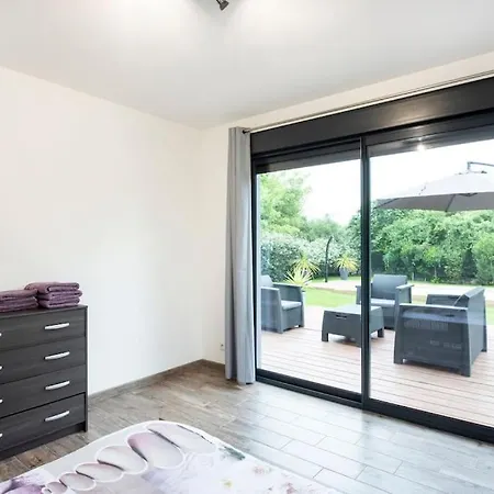 Maison Individuelle Avec Piscine Privative. *