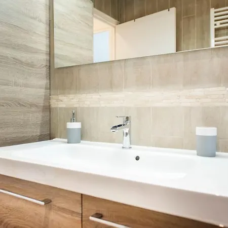 Maison Individuelle Avec Piscine Privative.