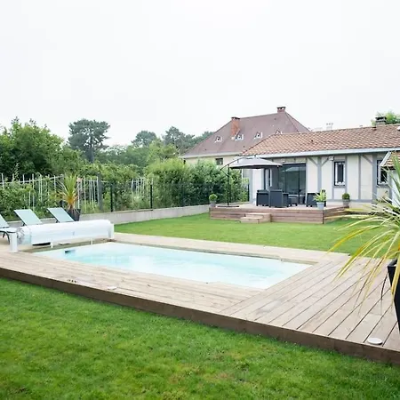 Maison Individuelle Avec Piscine Privative.