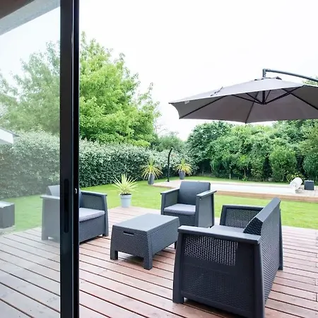 Maison Individuelle Avec Piscine Privative. Willa