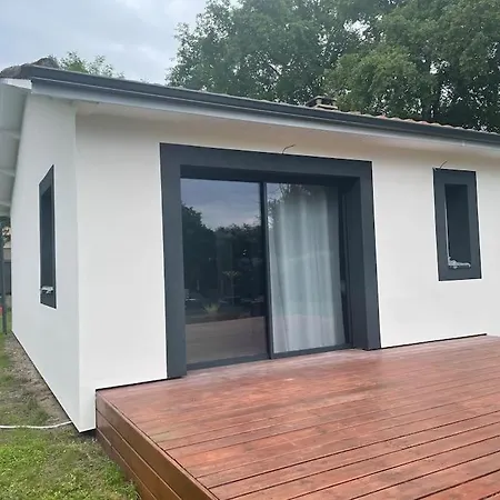 Maison Individuelle Avec Piscine Privative. Willa Saint-Médard-en-Jalles