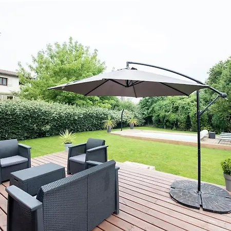 Maison Individuelle Avec Piscine Privative. Villa